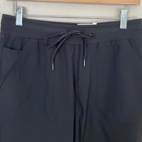 NWT - St. John's Bay Womens Bermuda Short. Black. Small - Picture 4 of 9